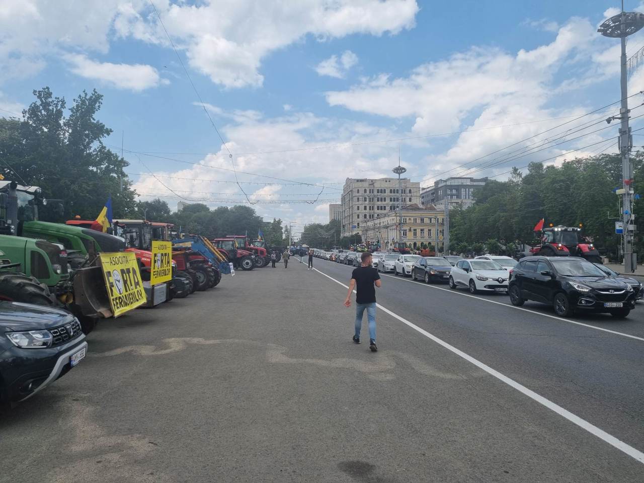 Fermierii vin cu un ultimatum. Aceștia vor aștepta până marți un răspuns de la Guvern privind identificarea soluțiilor