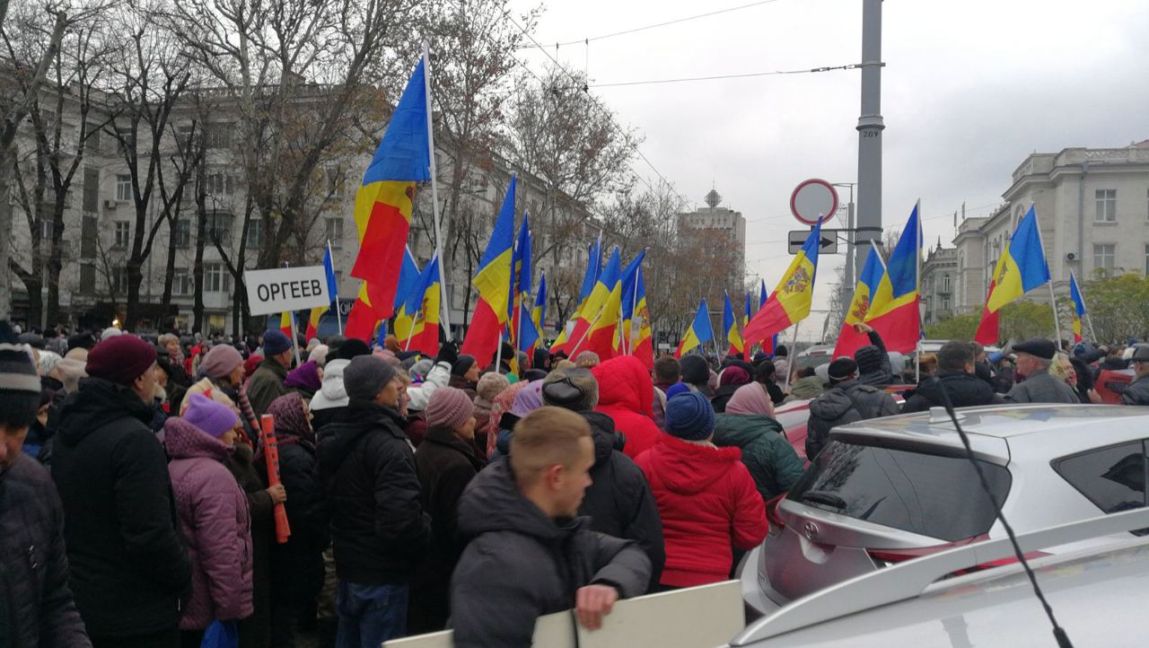 Protest with altercations in the centre of the capital. The headquarters of the General Prosecutor's Office, picketed by Șor's sympathisers