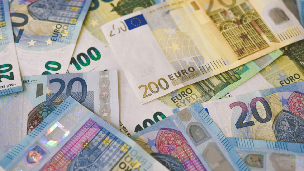 Unul dintre cei mai mari brokeri europeni începe să închidă conturile cetățenilor ruși 
