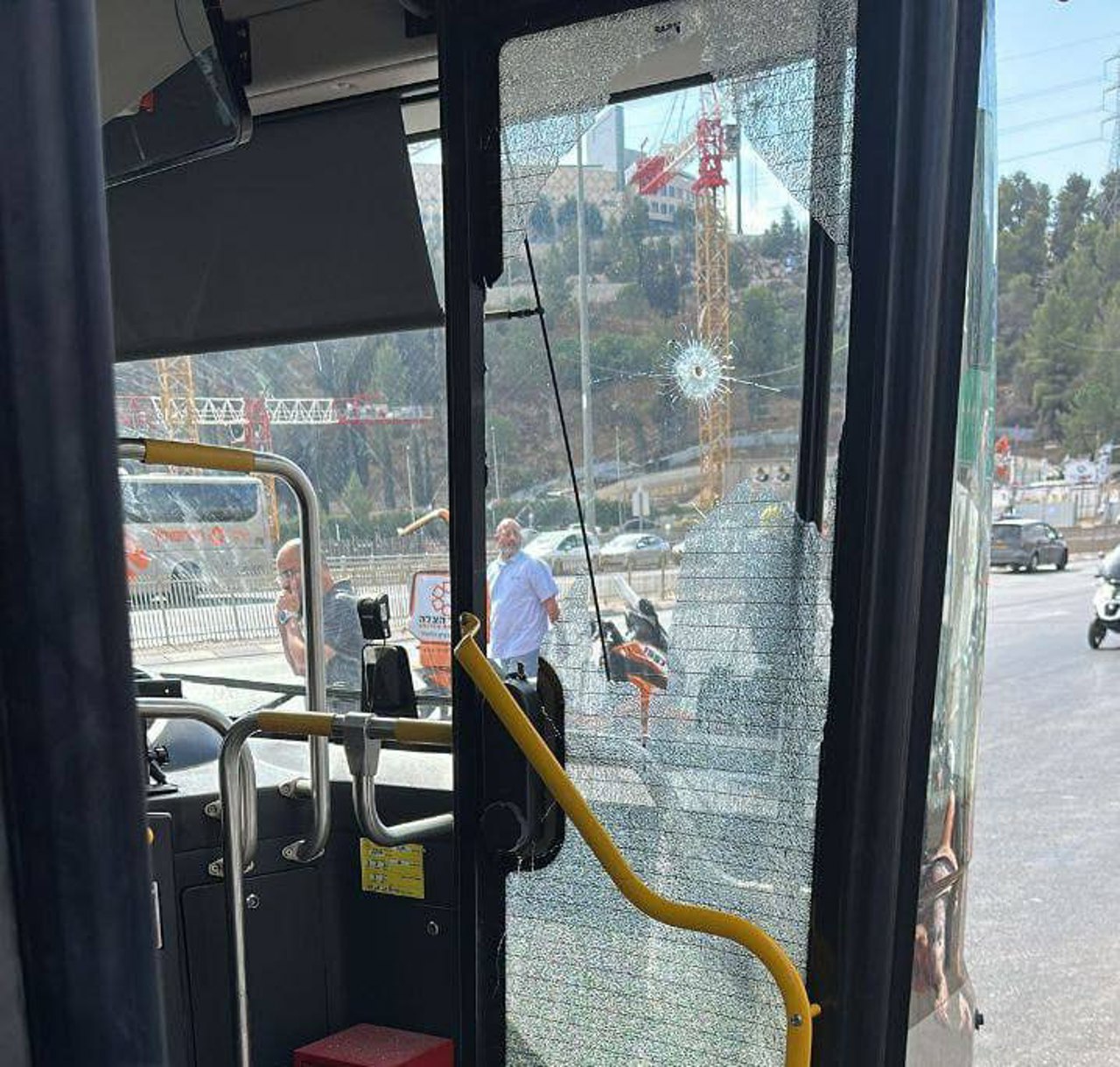 На въезде в Иерусалим боевики обстреляли пассажирский автобус: шесть человек погибли