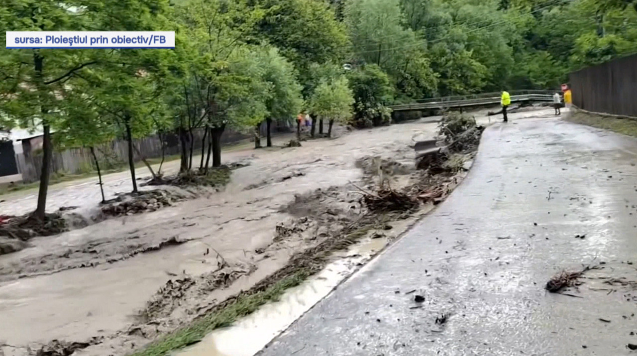 S-a rupt cerul peste România: Viituri, grindină și localități afectate de furtuni
