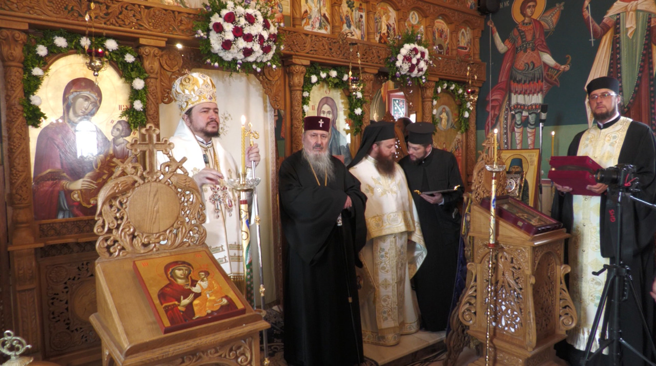 La Stoianovca, memoria eroilor români a fost cinstită prin slujbă arhierească și depuneri de coroane și jerbe de flori