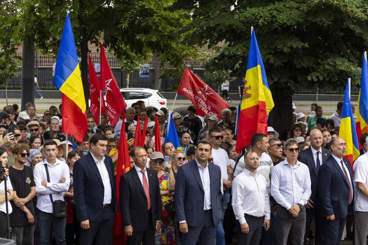 Boicot și protest: Blocul Comuniștilor și Socialiștilor și-a prezentat bilanțul celor patru ani de activitate în Parlament 