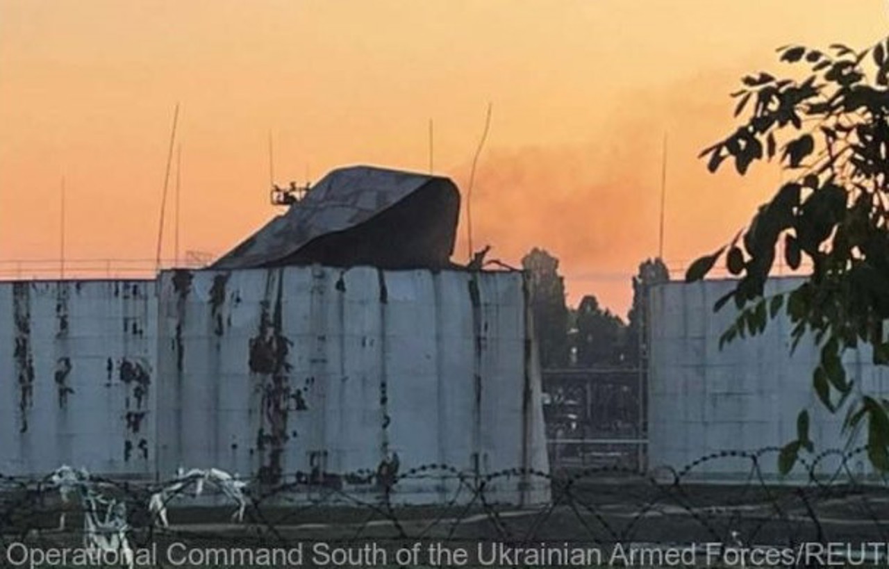 Russia attacks Ukrainian ports, injures one