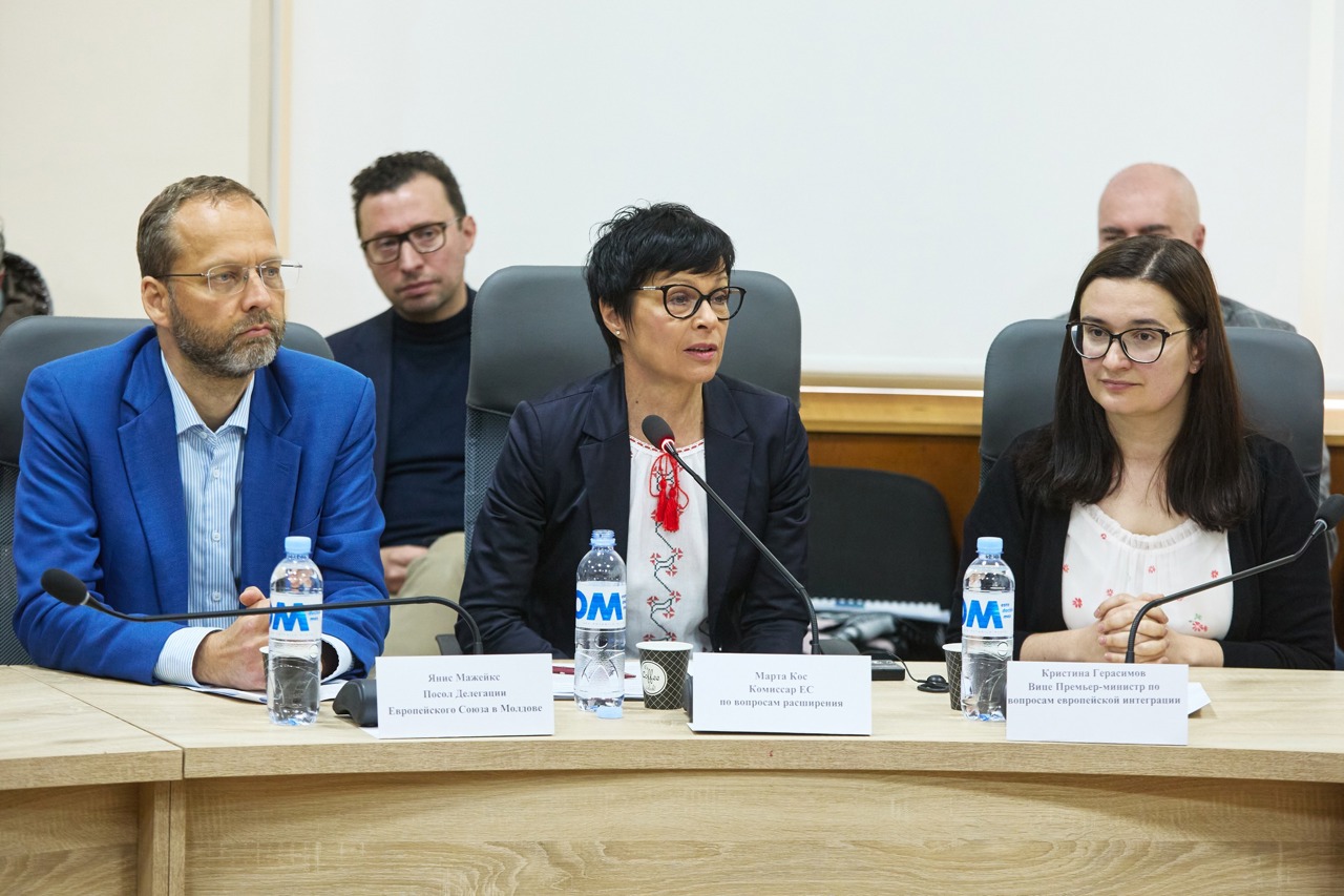 Comisara europeană pentru extindere, vizită în sudul R. Moldova: „UE susține dezvoltarea tuturor regiunilor”