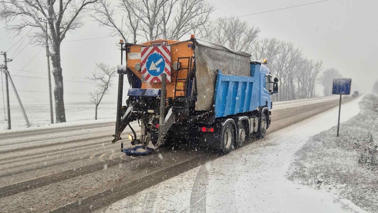 Ceață și carosabil alunecos în ajunul Crăciunului: șoferii, atenționați să circule cu prudență