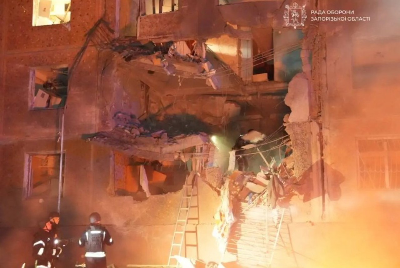 Morți și răniți la Zaporojie după ce o clădire rezidențială a fost lovită cu bombe aeriene ghidate 