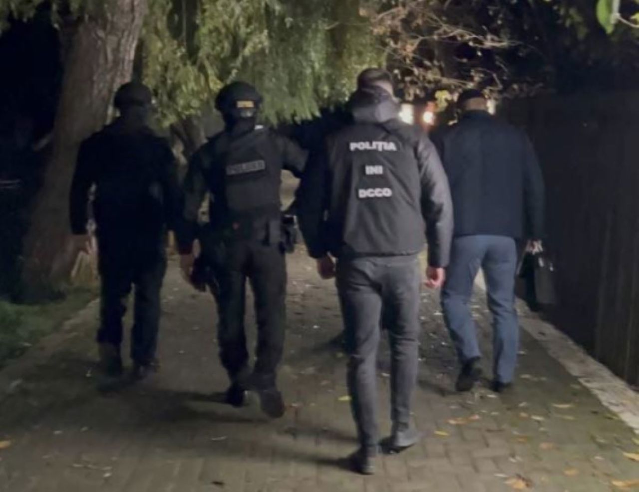 Изъятие наркотиков в квартире в Кишиневе. Три человека находятся под следствием