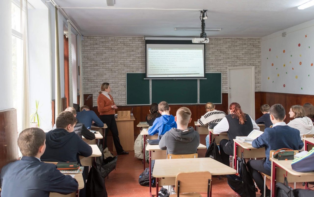 Elevii să nu mai spună „de ce trebuie să învăț Fizica, dacă nu-mi va trebui în viață”: Opinii ale profesorilor vizavi de noul curriculum propus de MEC
