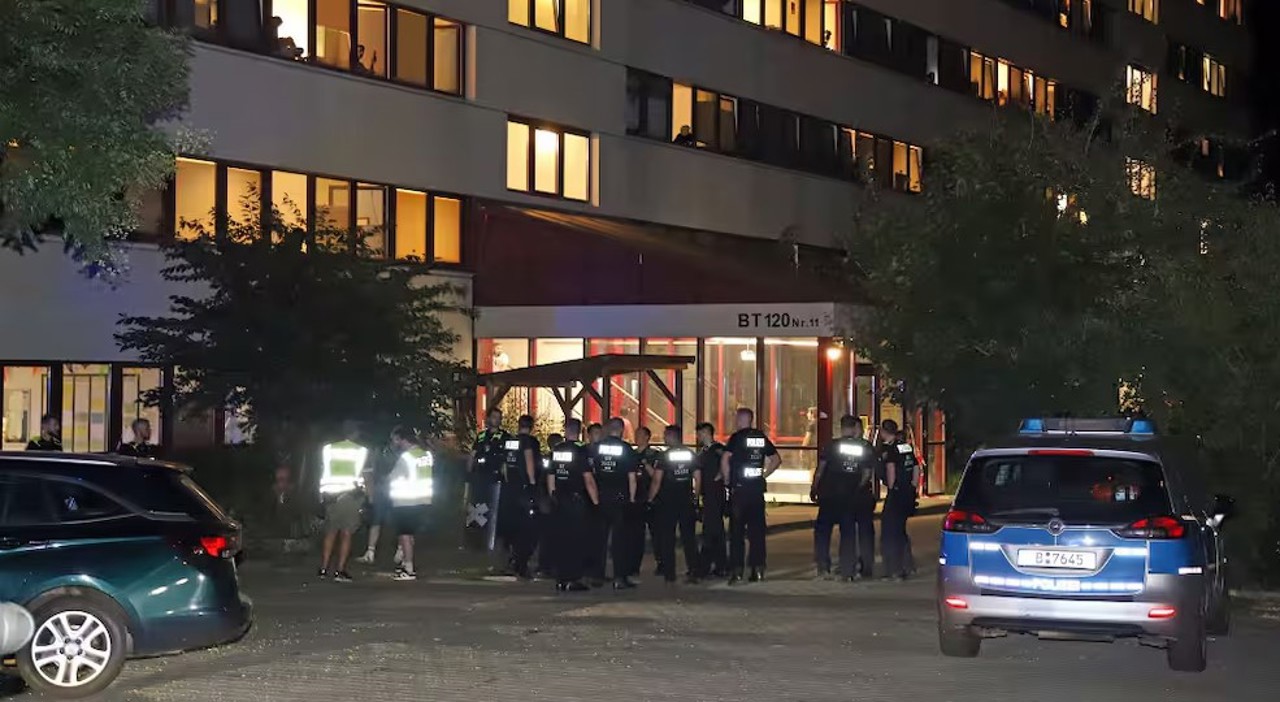 Knife attack at Berlin refugee centre injures Moldovan citizens