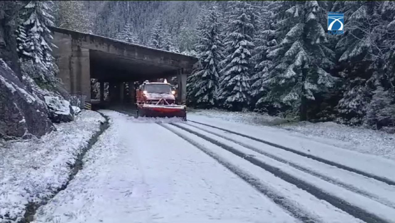 A căzut prima zăpadă din această toamnă pe Transfăgărășan 