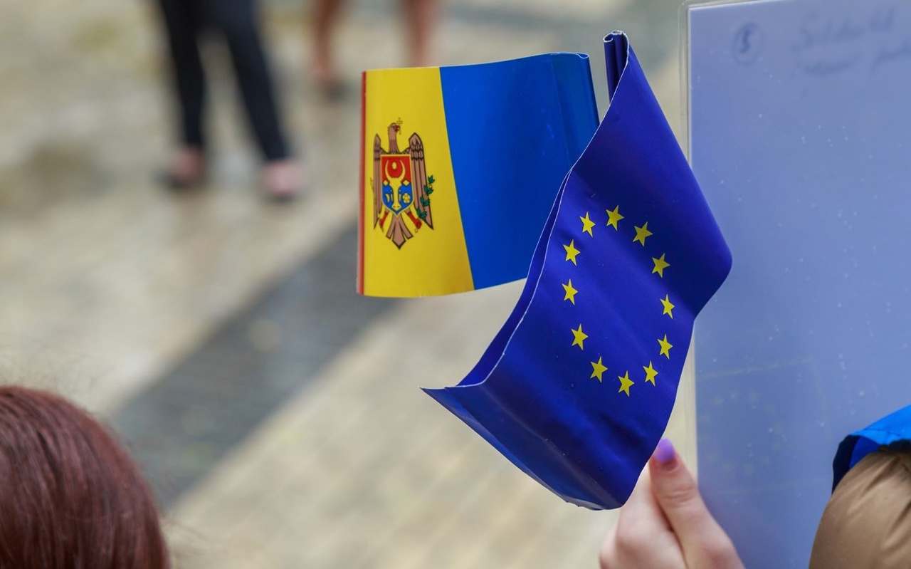 Importanța educației în procesul de aderare a R. Moldova la UE, discutată de elevi cu fostul ministru român Daniel Funeriu