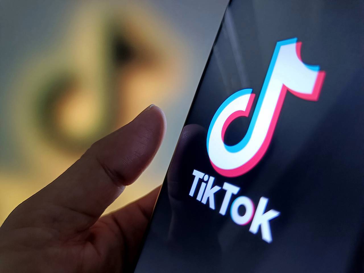 Трамп заявил о готовящейся продаже TikTok группе "очень богатых людей": сделка ждет одобрения Си Цзиньпина
