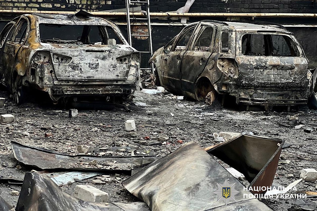 Массированная атака на Днепр: по городу выпустили больше 35 беспилотников, два человека получили травмы