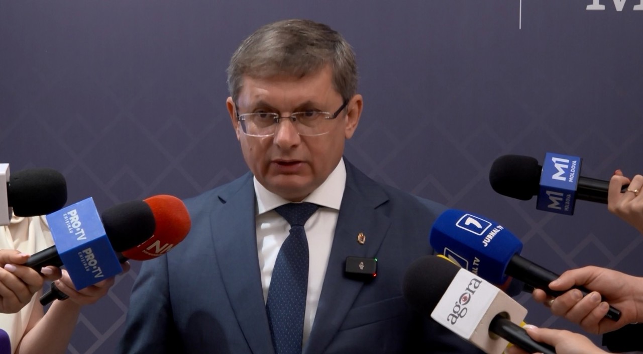 Igor Grosu îi solicită procurorului general transparență maximă privind cei 75.000 de euro găsiți în beciul casei părintești