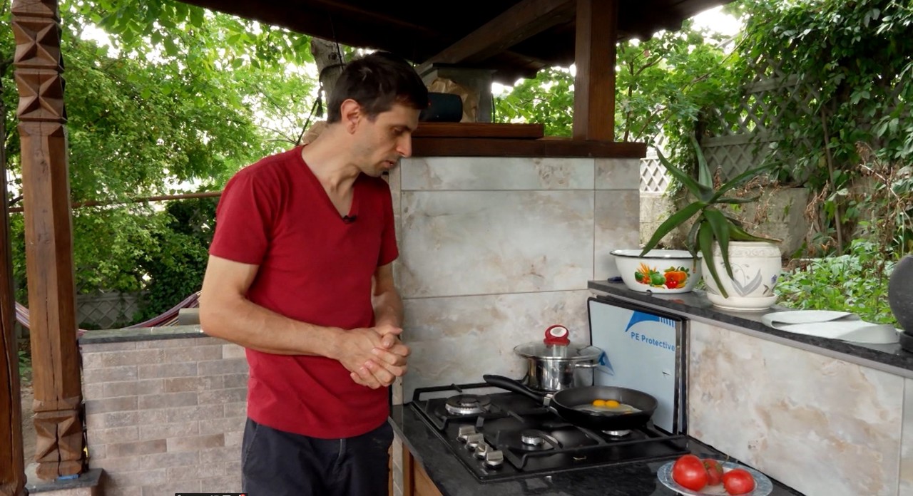 „Folosim mai mult plita cu gaz”: Cum moldovenii economisesc energia electrică pentru a reduce consumul de curent