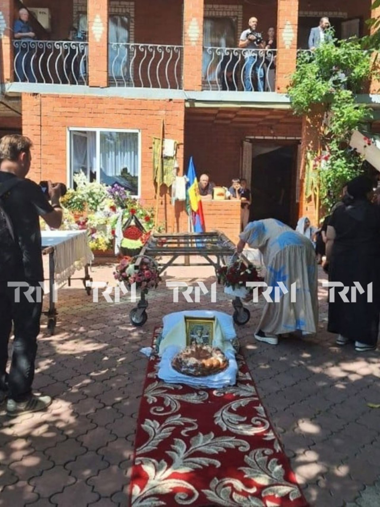 Барона ромов Молдовы Артура Чераря проводили в последний путь (ФОТО)