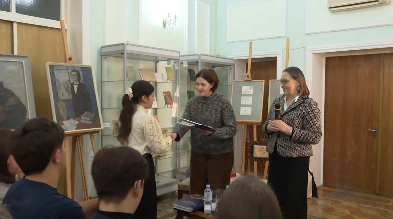 Eminescu, redescoperit de tânăra generație într-un concurs național de eseuri