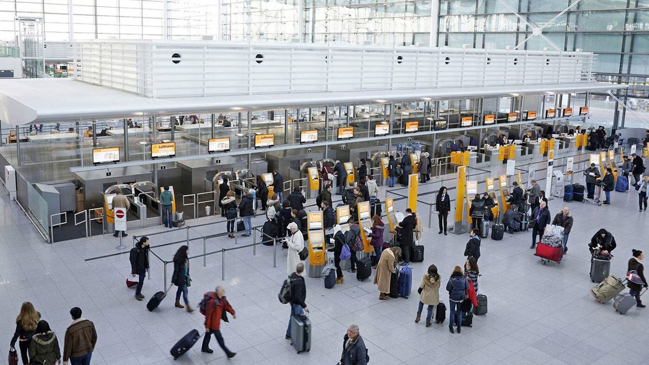 Germania: Sute de zboruri au fost anulate din cauza unei greve de avertisment