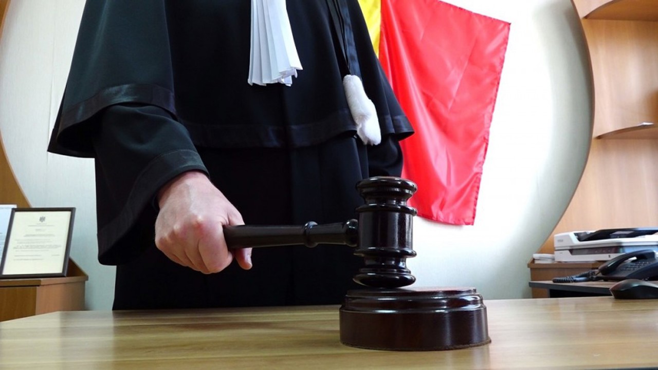 Un procuror din Chișinău va compărea pe banca acuzaților. Procuratura Anticorupție vine cu detalii