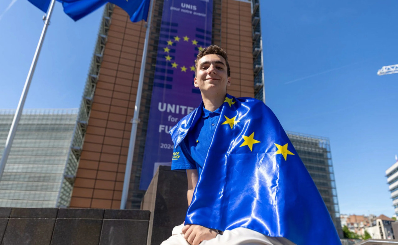Sondaj Eurobarometru: 74% dintre europeni consideră că țara lor beneficiază de apartenența la UE