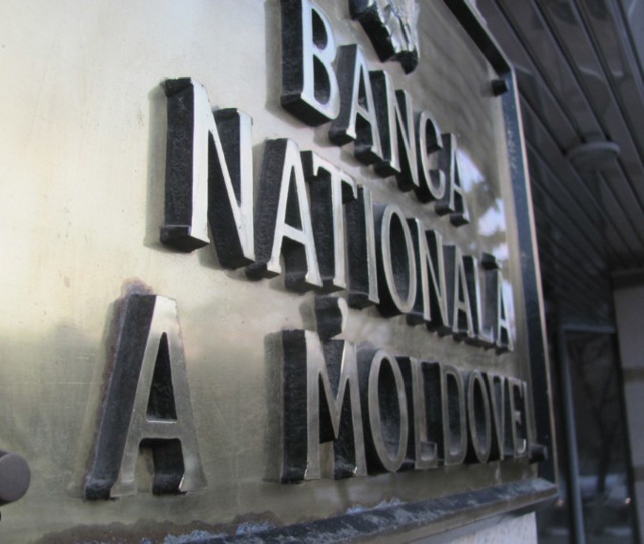 Independența BNM, dezbătută în Parlament. Opoziția invocă „furtul miliardului” și cere garanții pentru controlul instituției