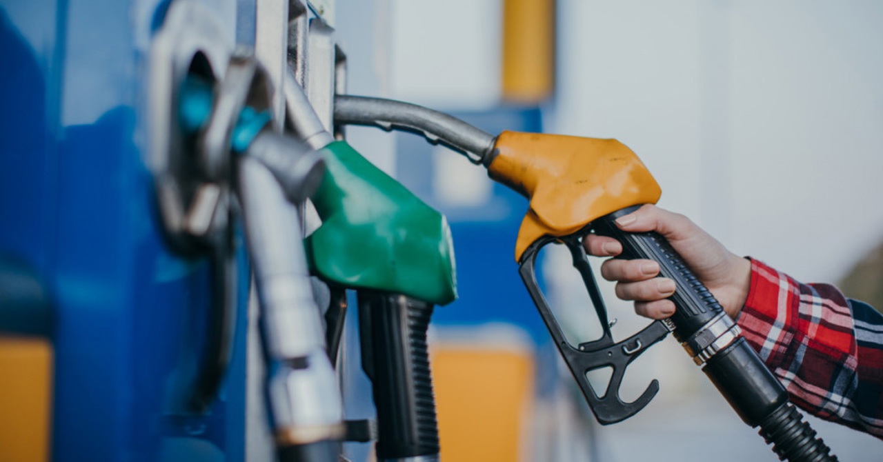 Carburanții se scumpesc din nou: Motorina urcă spre 32 de lei litrul 