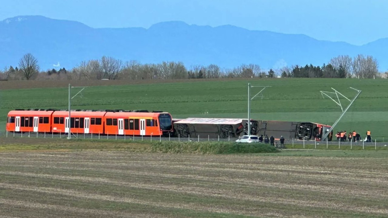 Două trenuri au deraiat din cauza unei furtuni, în Elveția. 15 persoane au fost rănite