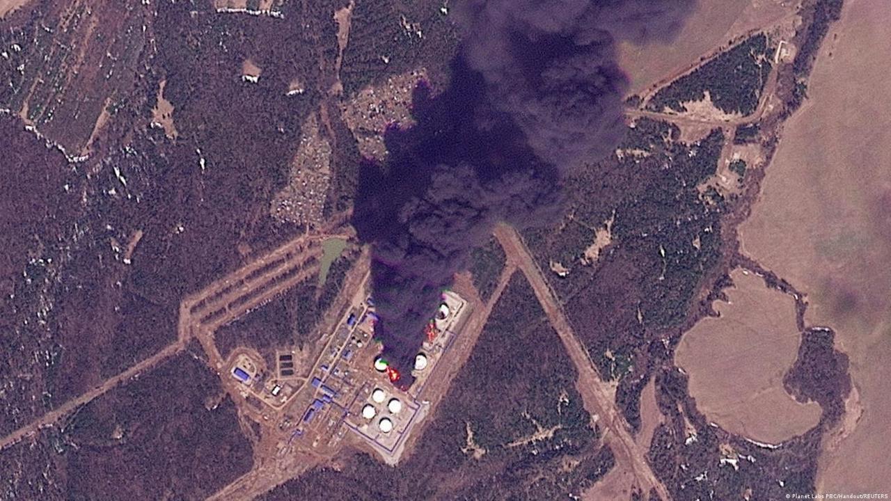 ВСУ атаковали НПЗ в Ленинградской области и комбинат в Чебоксарах; Россия атаковала порт Большой Одессы
