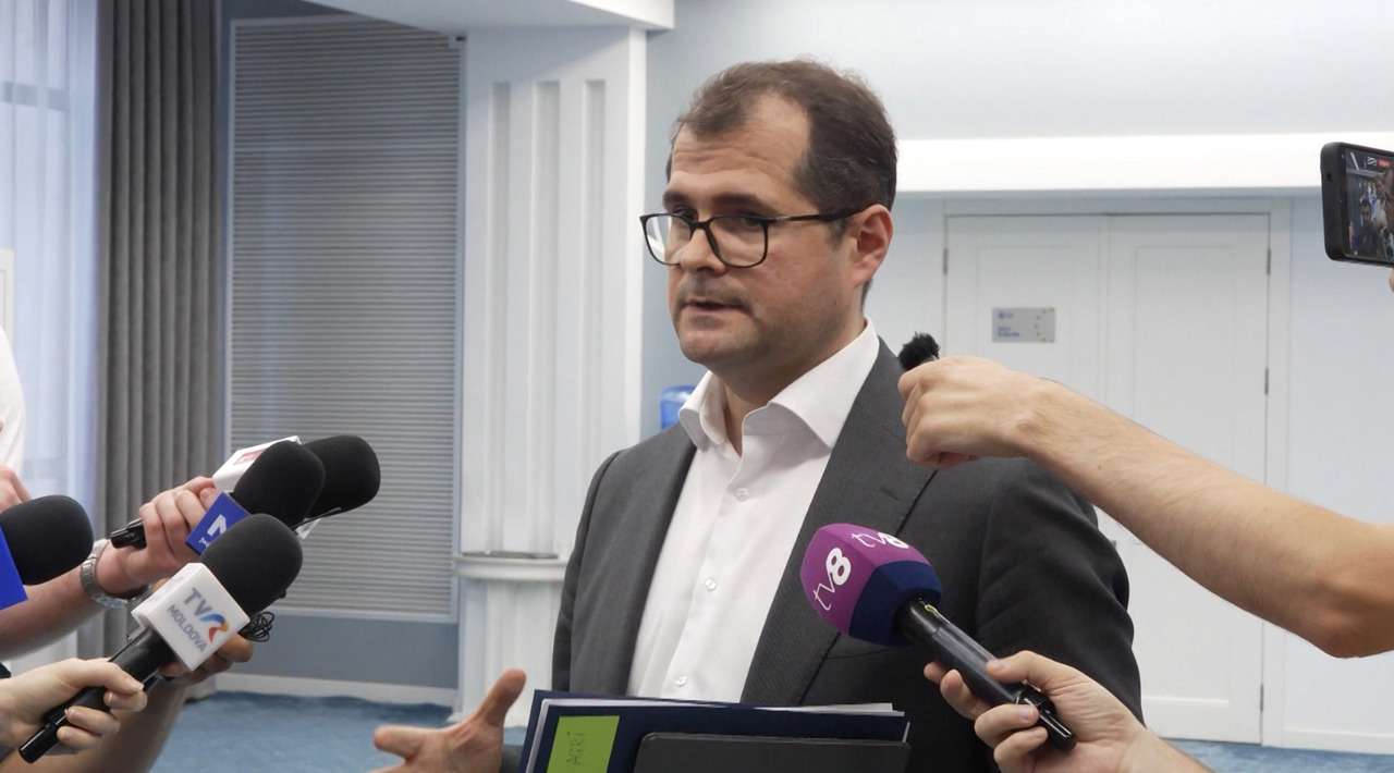 Guvernul urmează să decidă vineri dacă reintroduce licențierea importurilor de cereale și oleaginoase din Ucraina