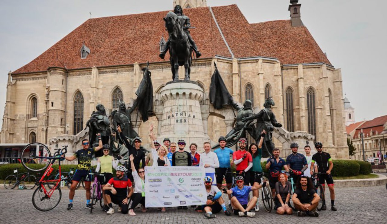Zeci de cicliști au pedalat de la Chișinău până la Cluj-Napoca pentru a strânge bani destinați bolnavilor de cancer 
