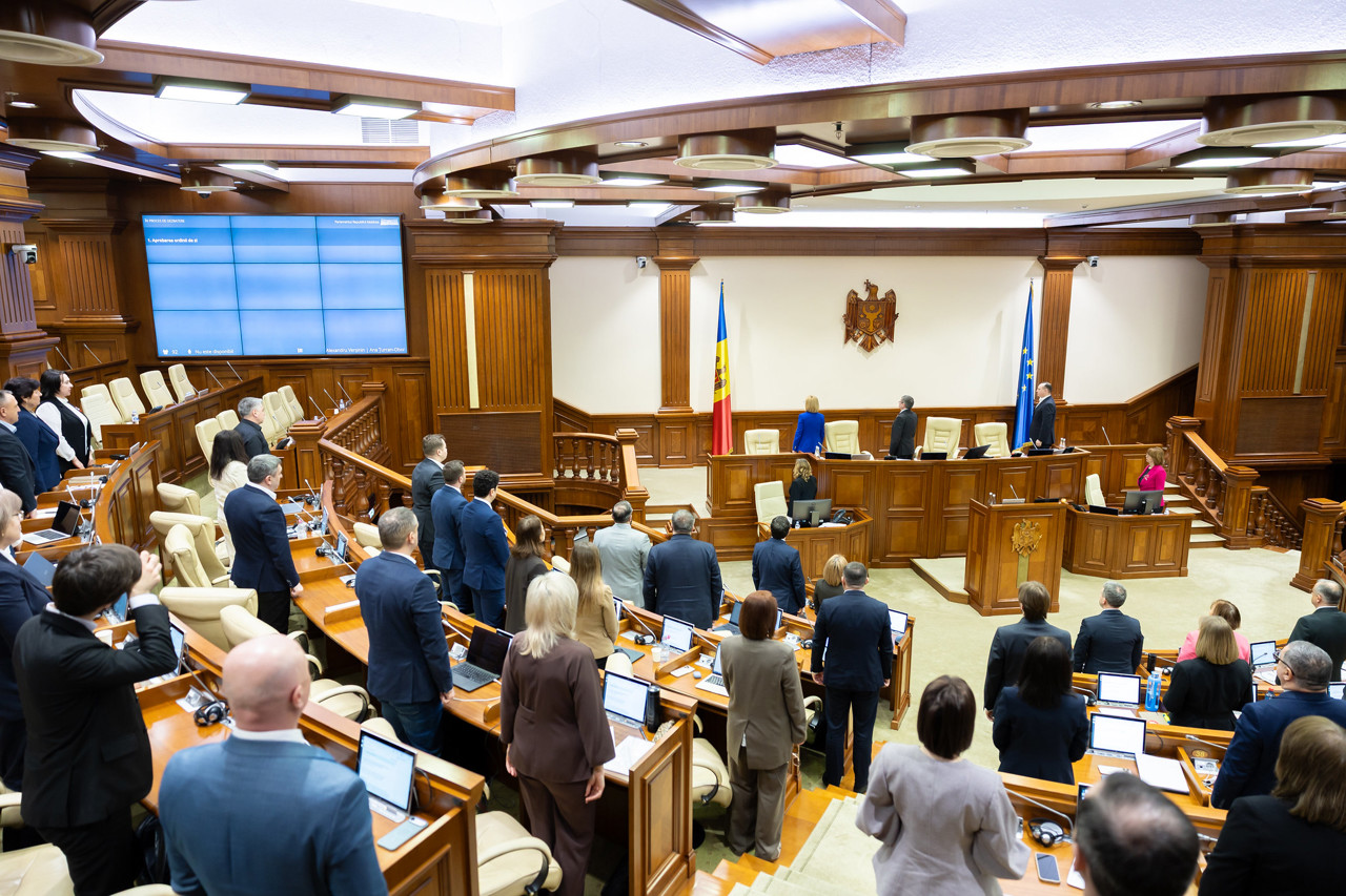 Moment de reculegere în Parlament pentru Ludmila Vartic. Opoziția cere comisie de anchetă, PAS anunță audieri publice