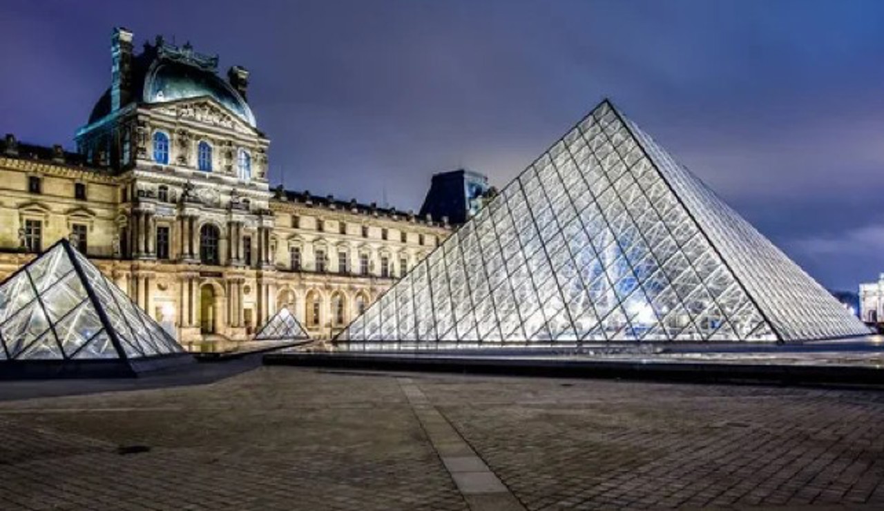 Лувр может закрыться на зимние праздники: 200 сотрудников музея объявили забастовку