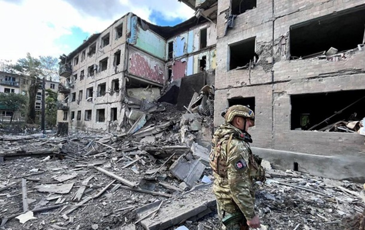 Российские войска продолжают бомбить восточную Украину, а в Херсоне идут тяжелые бои