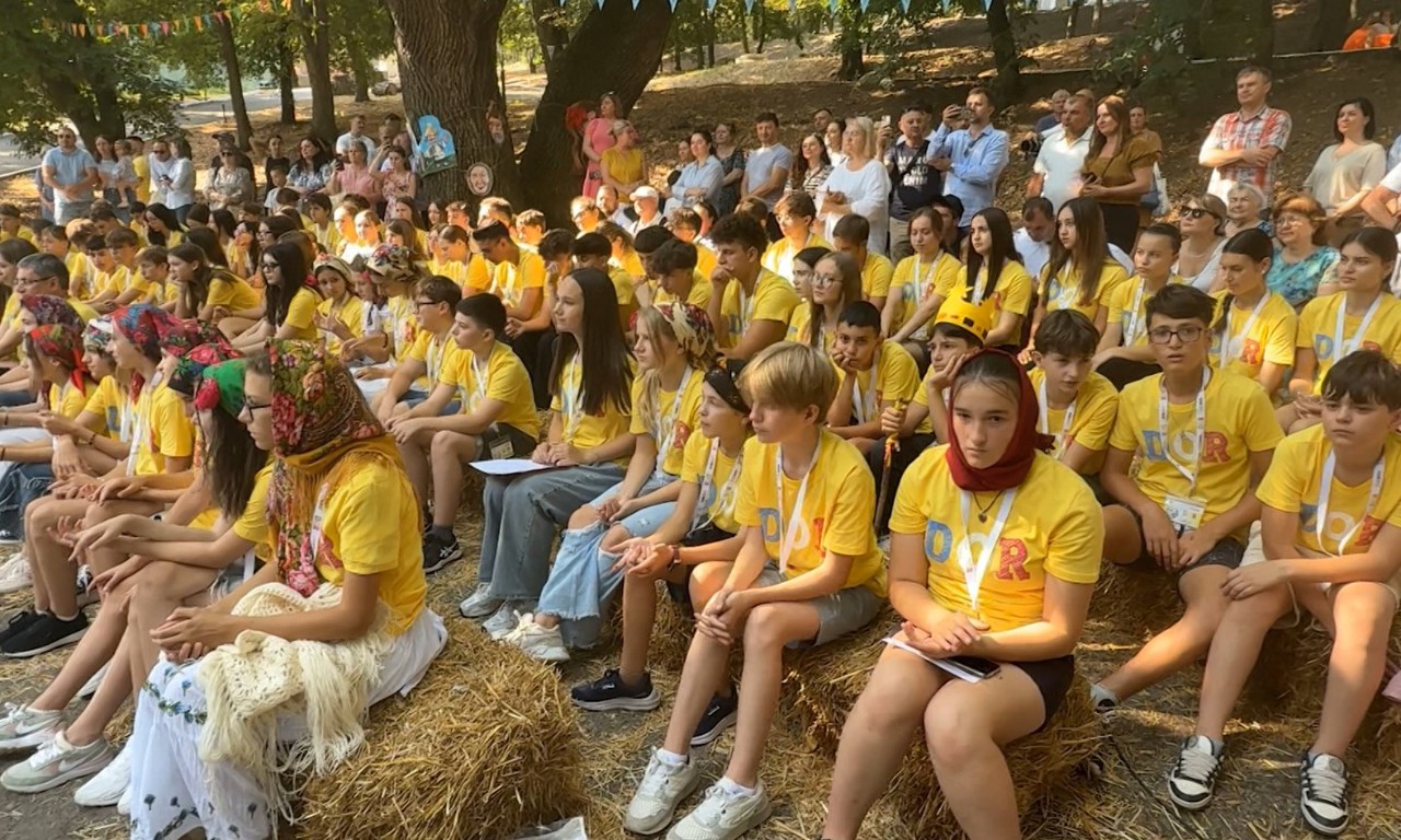 DOR program marks 18th edition: Diaspora youth reconnect with Romanian roots in Holercani