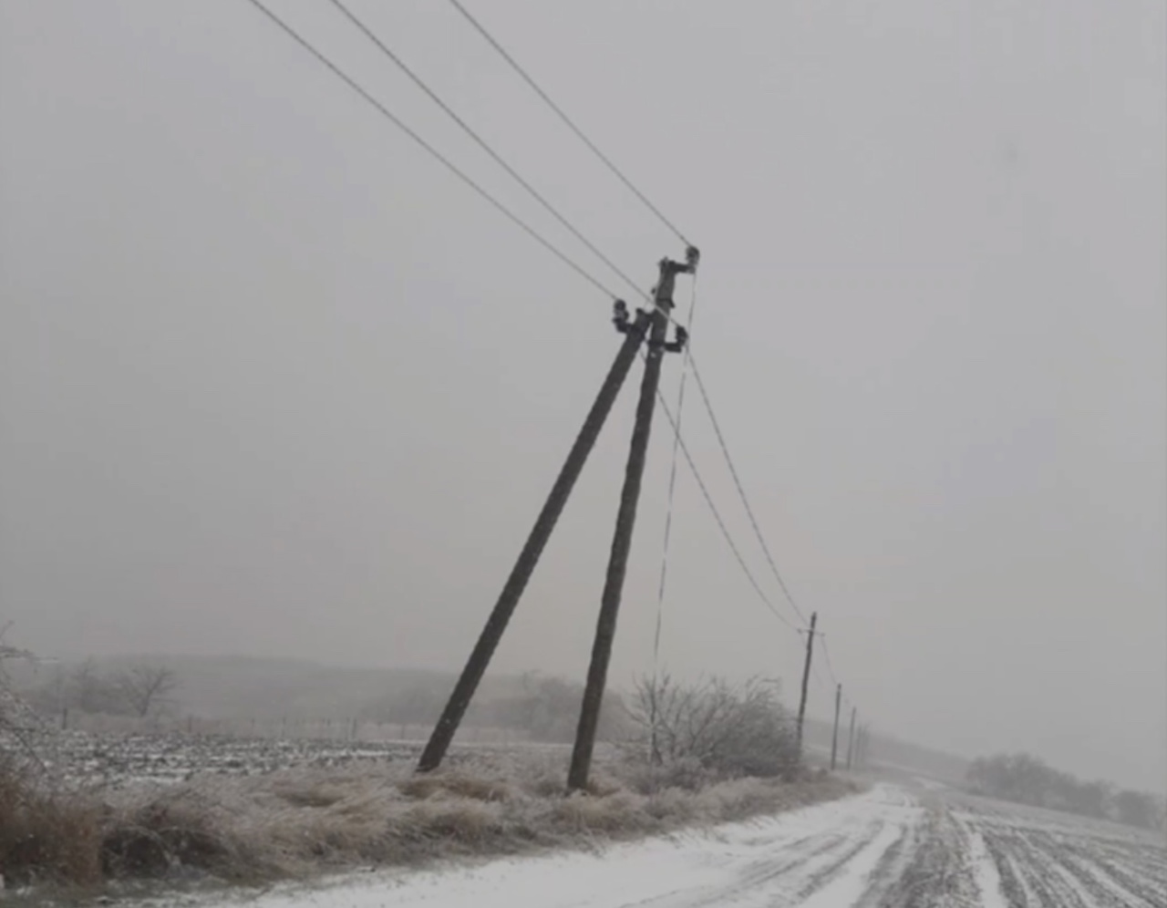 Moldova winter storm: Travel disruptions, school closures