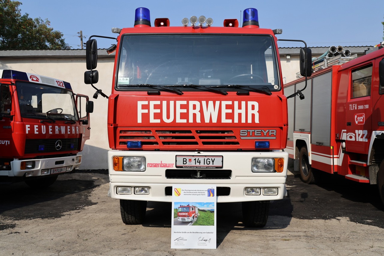 Austrian firefighters donate emergency vehicles to Moldova