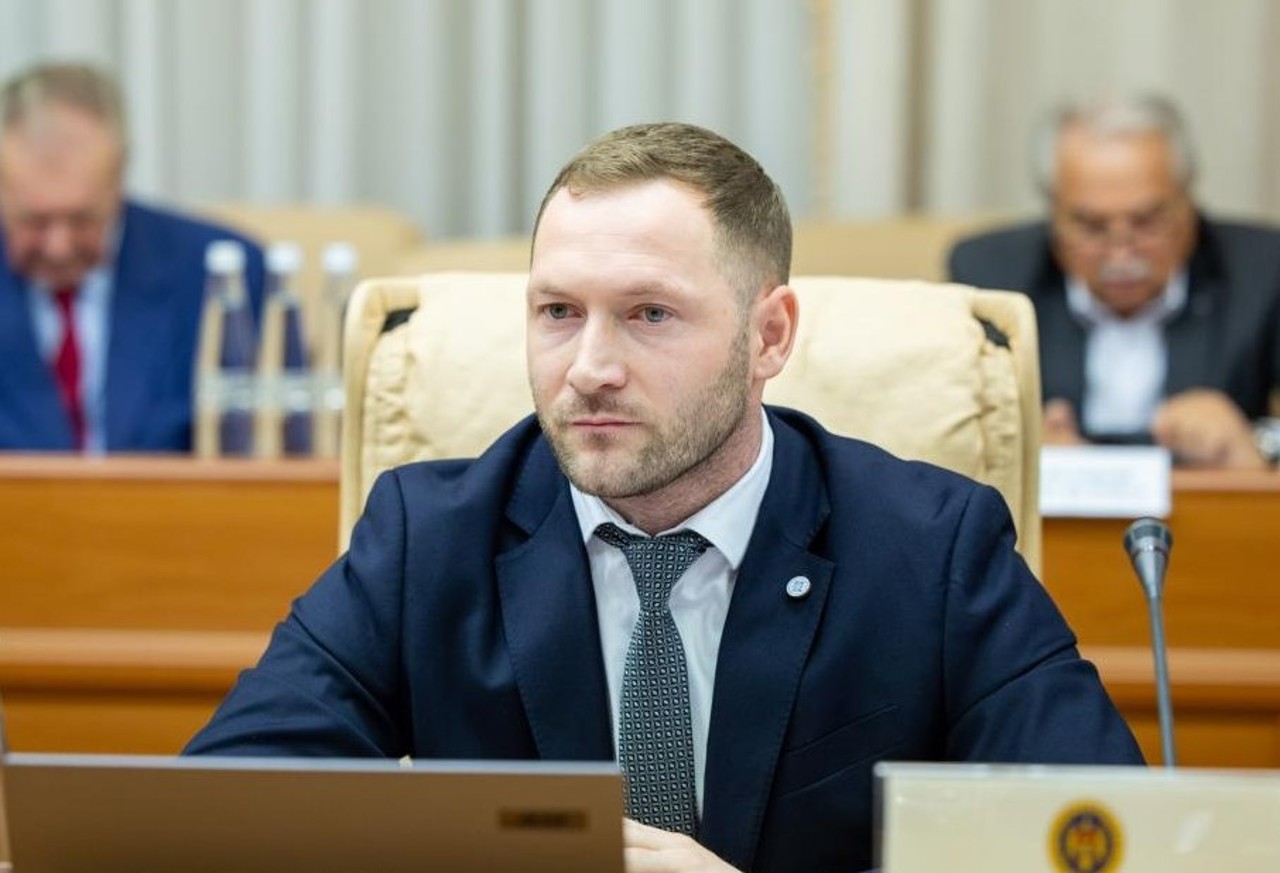 Ministrul Mediului, la Radio Moldova: Produsele petroliere scurse în Nistru ar proveni din „anumite generatoare”