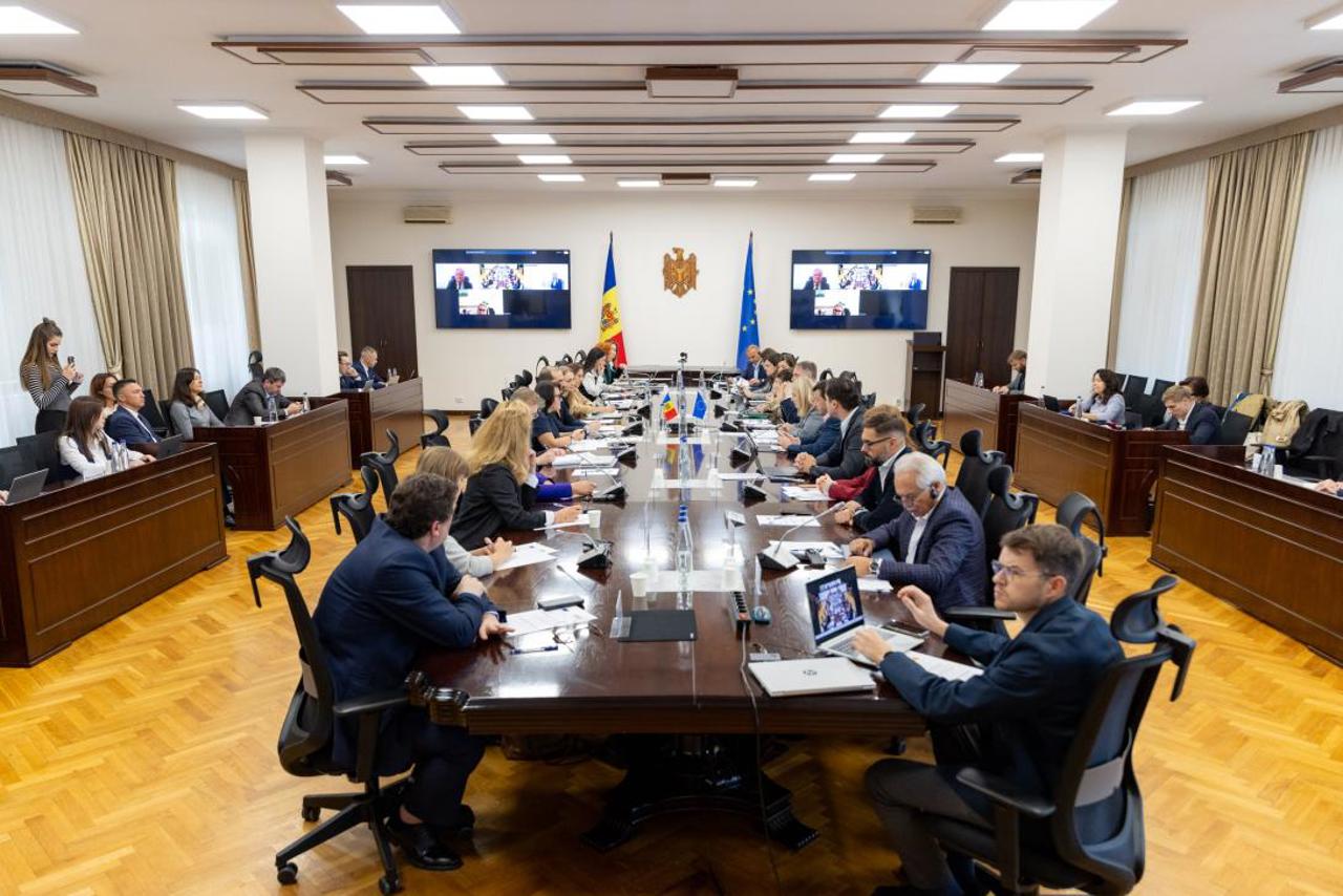 Laude de la Bruxelles pentru R. Moldova: „Se află în fruntea țărilor candidate” la implementarea Planului de Creștere. Peste 90% dintre angajamente, realizate