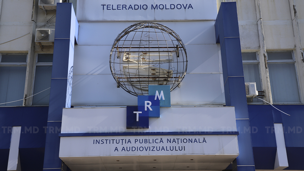 Sediul Companiei „Teleradio-Moldova”, vandalizat. Instituția acuză o tentativă de intimidare a jurnaliștilor