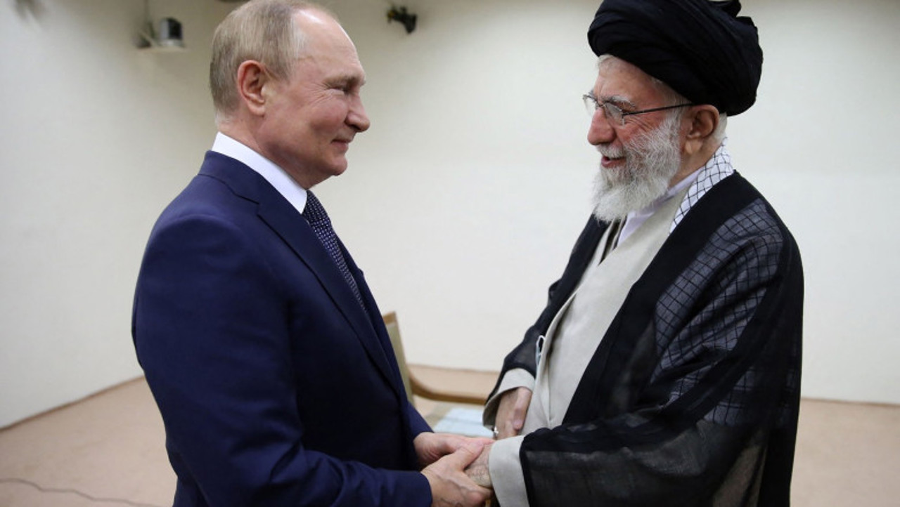 Vladimir Putin afirmă că uciderea lui Khamenei este „o asasinare cinică” 