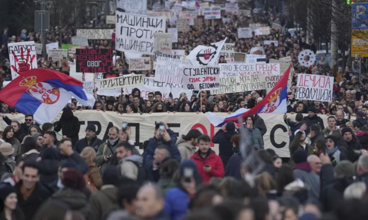 В Сербии, после трагедии на вокзале в городе Нови-Сад, не утихают протесты студентов