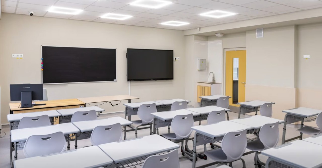 Nouă școli model beneficiază de laboratoare și clase de matematică moderne
