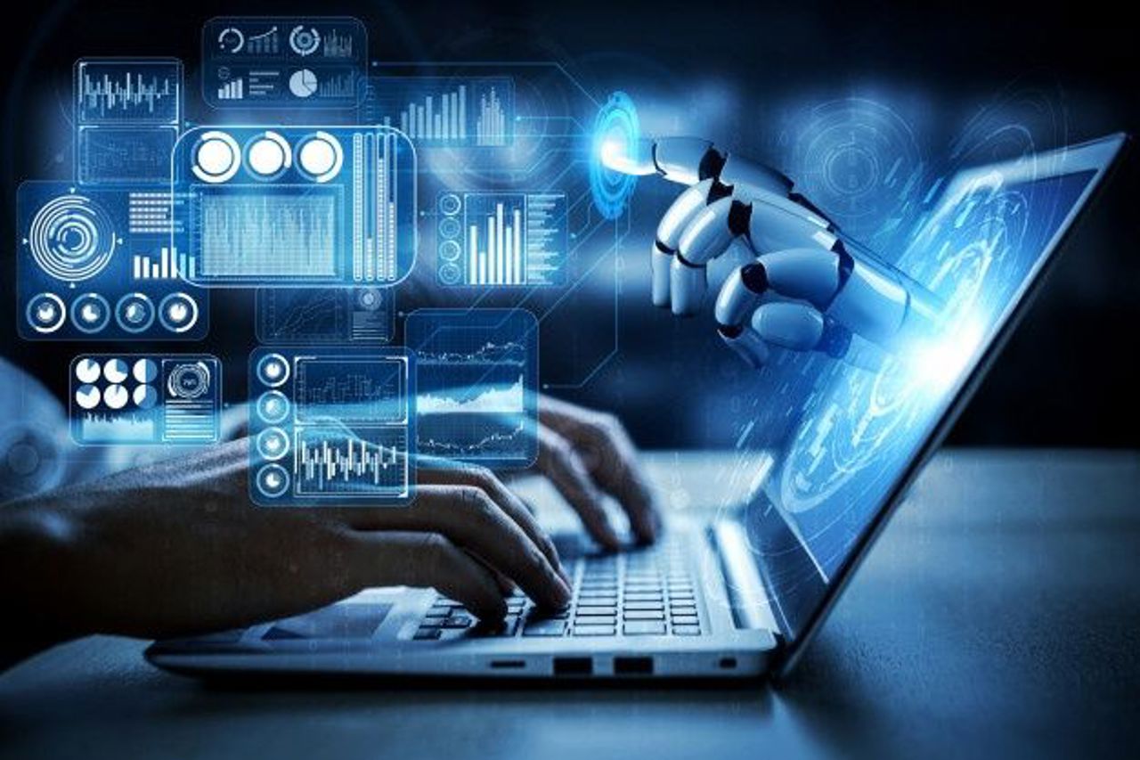 „N-o să mai știm cât e 2 plus 3”. Cum afectează inteligența artificială gândirea critică și competențele elevilor