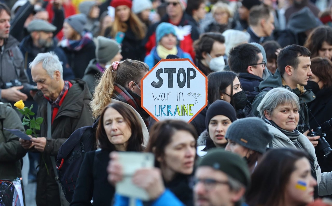 Eurobarometru: Europenii aprobă ajutorul UE pentru Ucraina