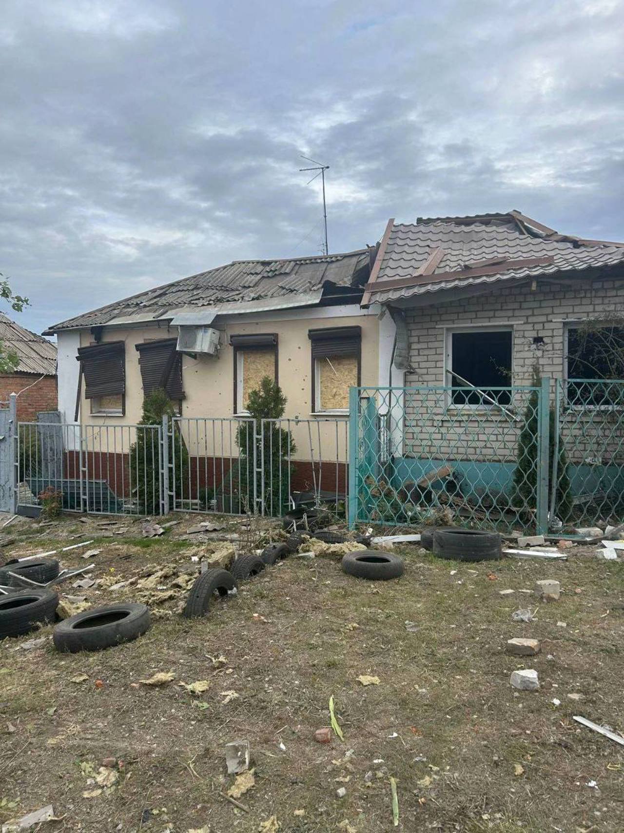 Массированная атака России на Харьков: пострадали шесть человек