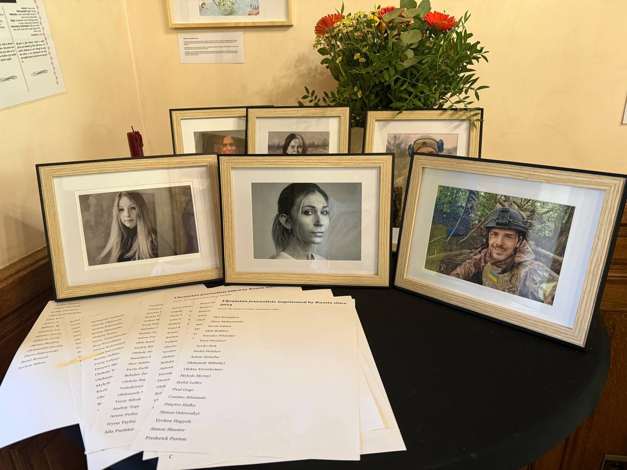 TRM/expoziție dedicată comemorării jurnaliștilor uciși și închiși de Rusia în timpul războiului din Ucraina, Europe MediaLab, Bruxelles, Belgia