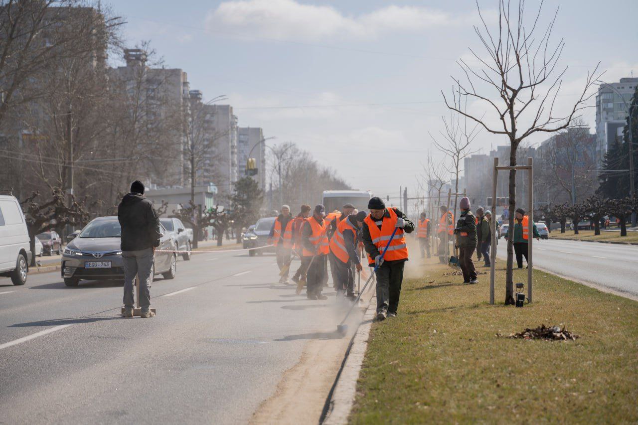 Great Spring Cleanup: Work carried out on streets, sidewalks, parks, and squares