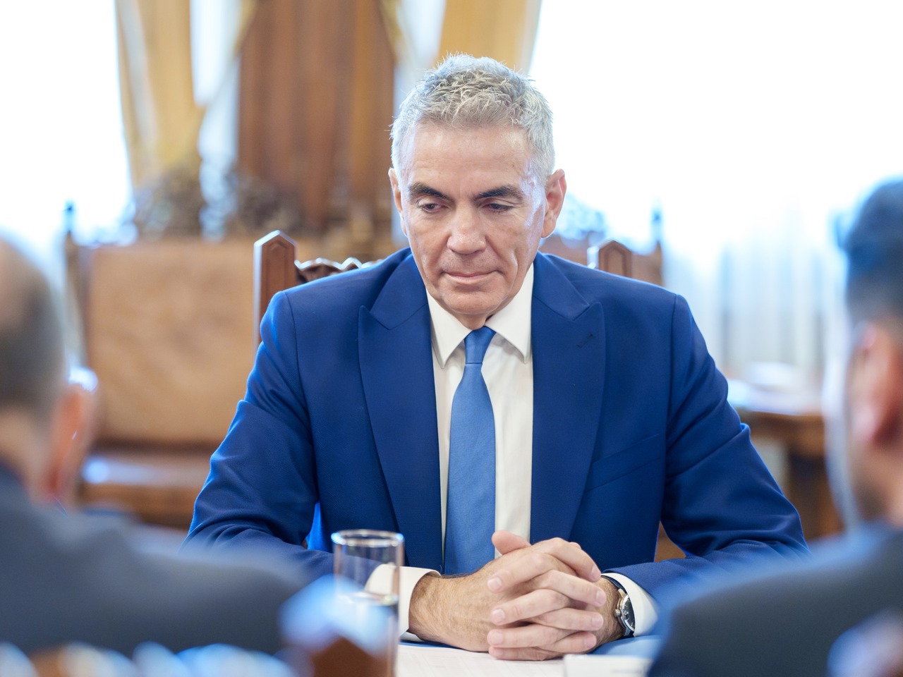 Opinie: Demisia de onoare a vicepremierului României, o „lecție” și pentru elita politică din R. Moldova