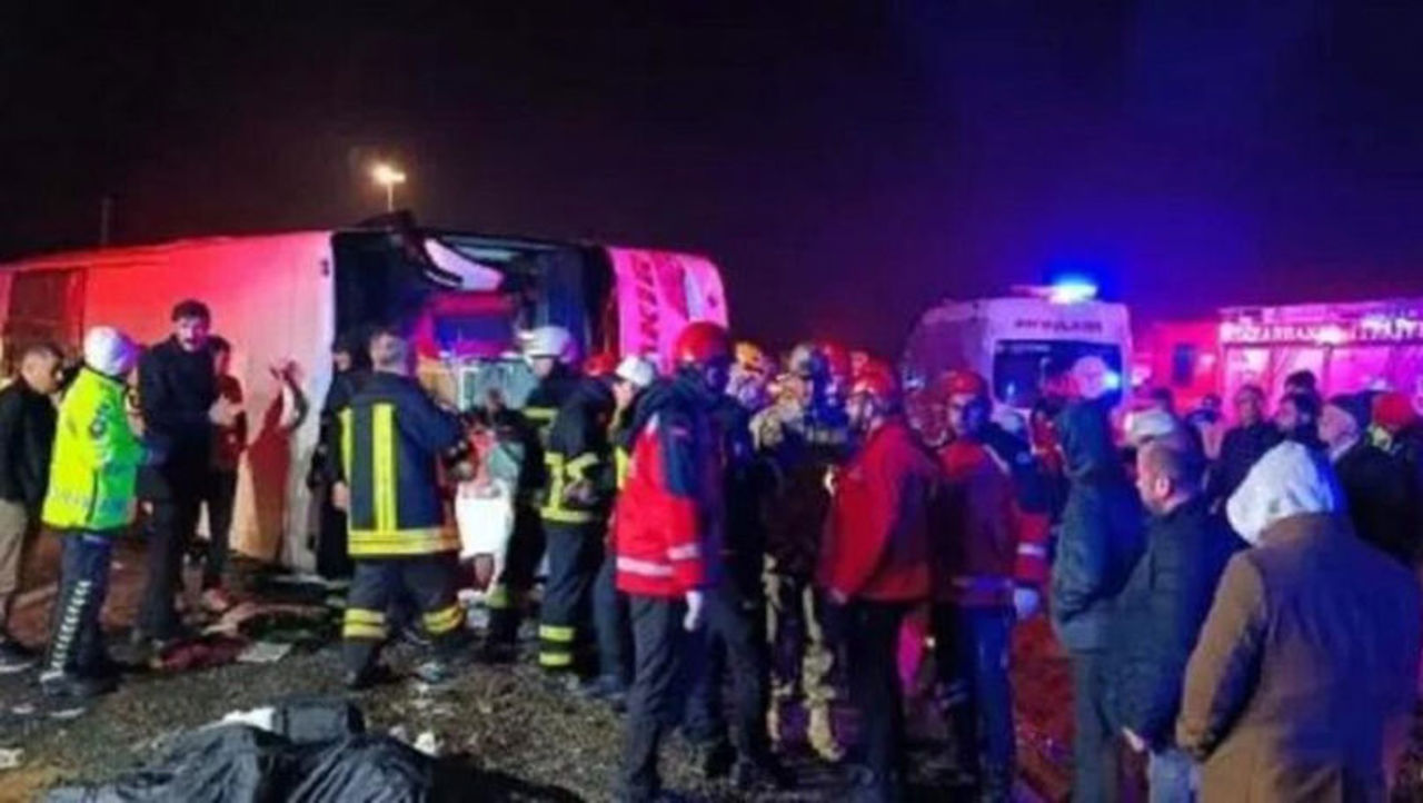 Accident cu final tragic în Turcia: Cinci persoane, între care și un copil au decedat, după ce un autocar cu turiști s-a răsturnat